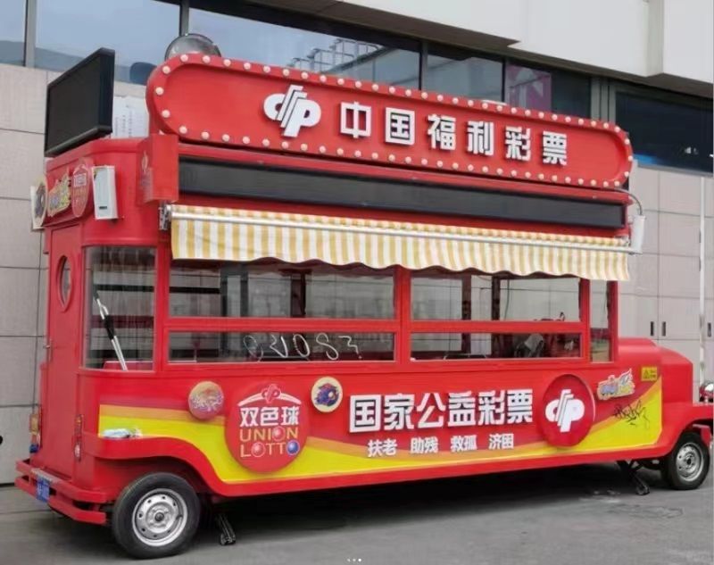 䰸